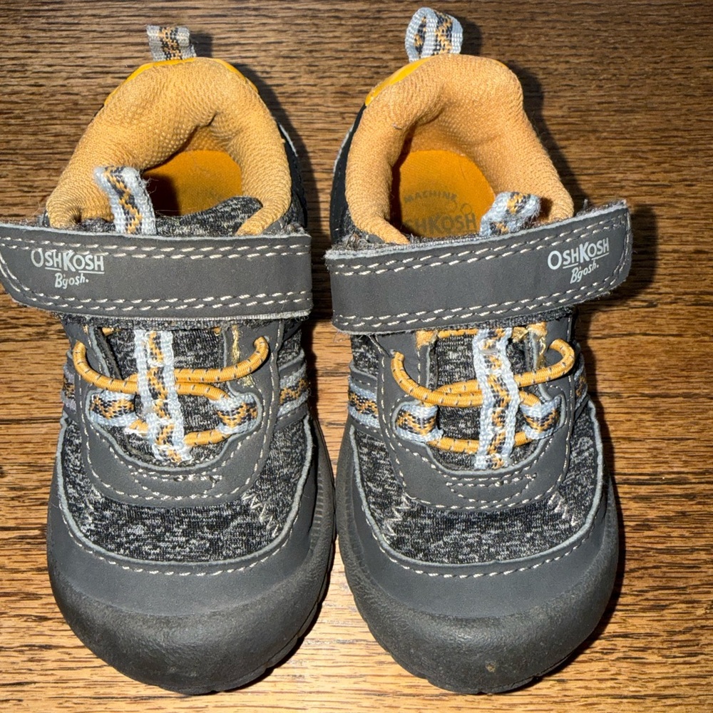 OshKosh B'gosh Gray and Yellow little boys shoes